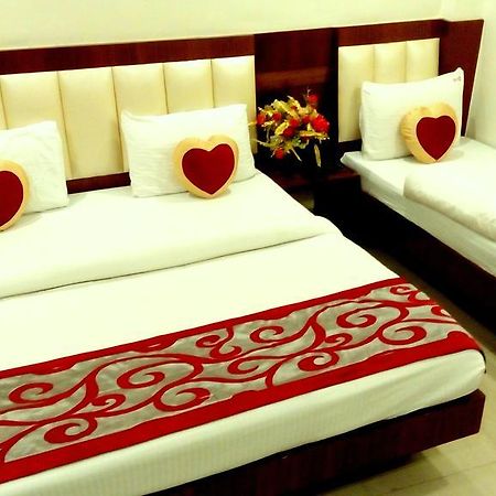 Hotel Golden Gate New Delhi Bagian luar foto