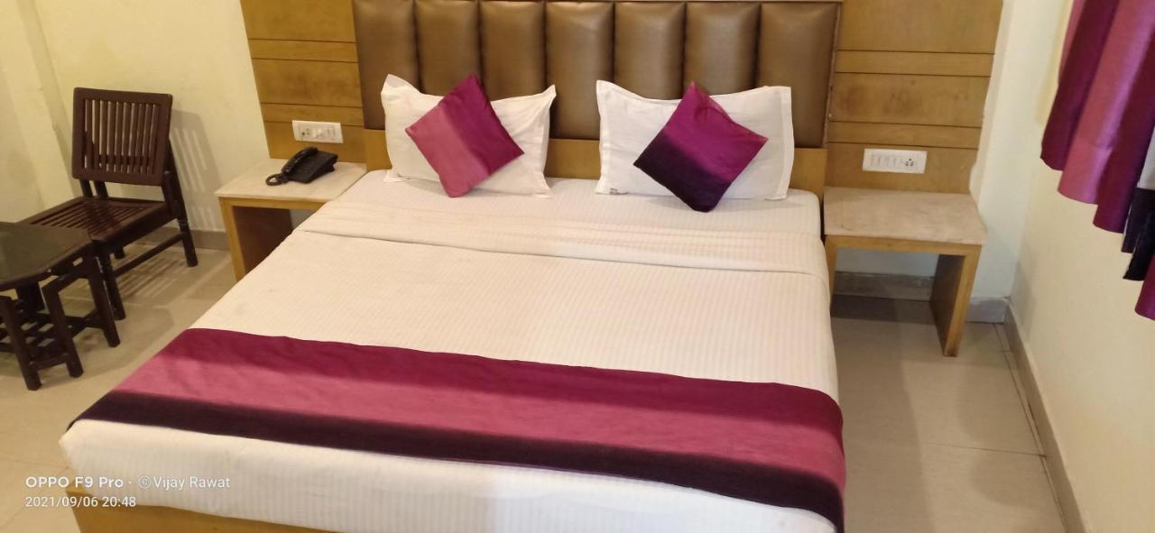 Hotel Golden Gate New Delhi Bagian luar foto