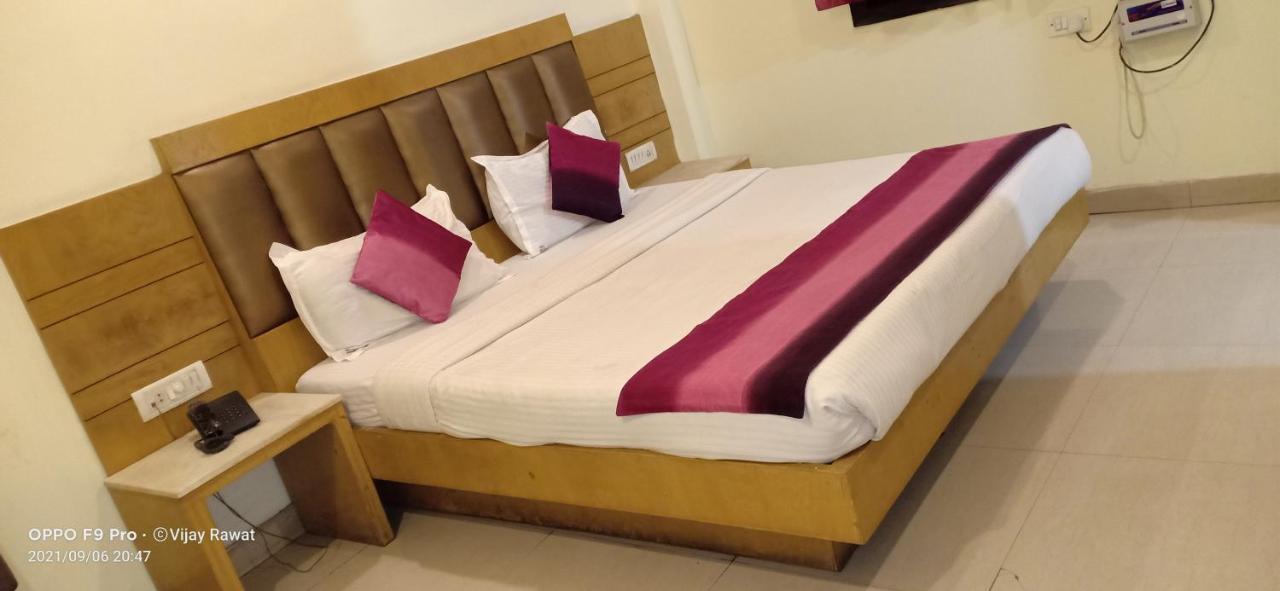 Hotel Golden Gate New Delhi Bagian luar foto