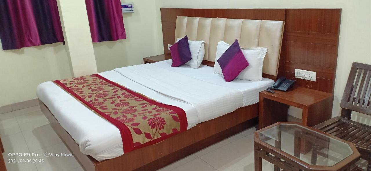 Hotel Golden Gate New Delhi Bagian luar foto