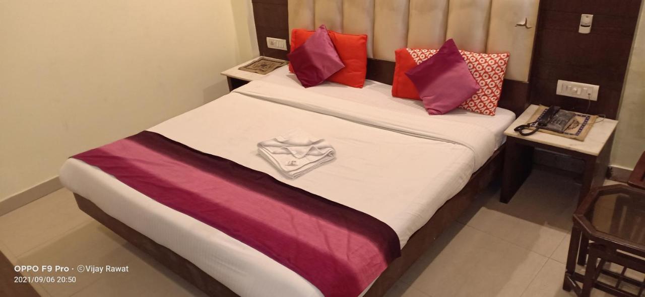 Hotel Golden Gate New Delhi Bagian luar foto