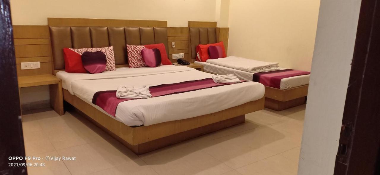 Hotel Golden Gate New Delhi Bagian luar foto