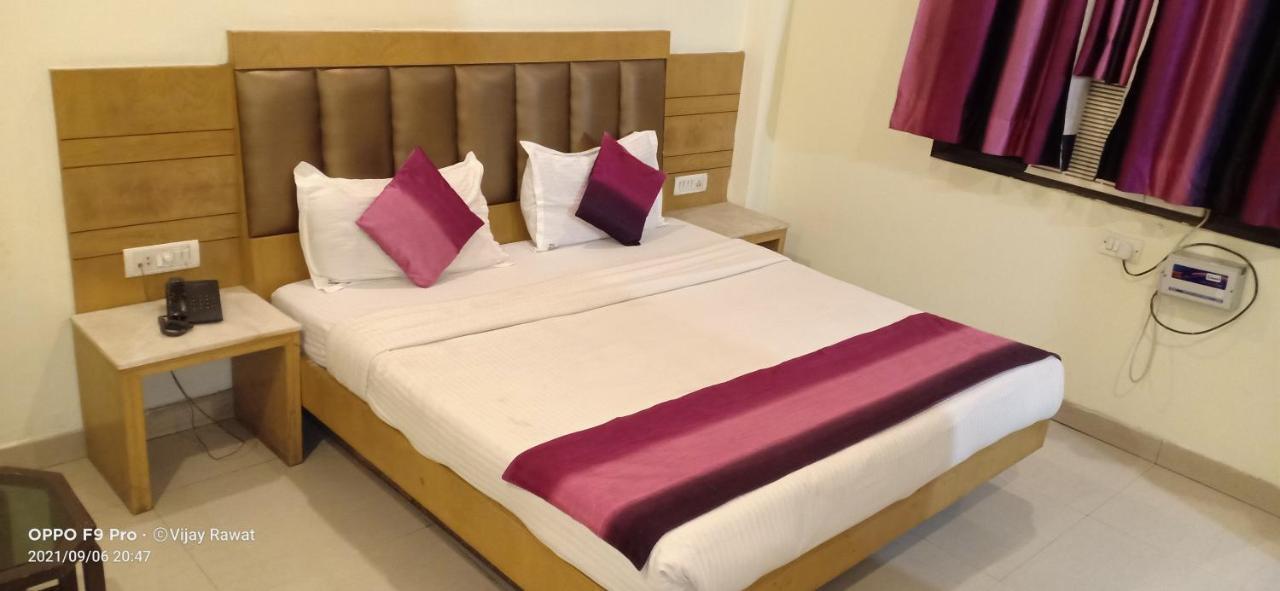 Hotel Golden Gate New Delhi Bagian luar foto