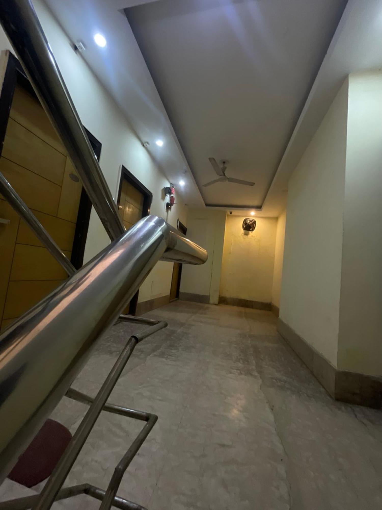 Hotel Golden Gate New Delhi Bagian luar foto