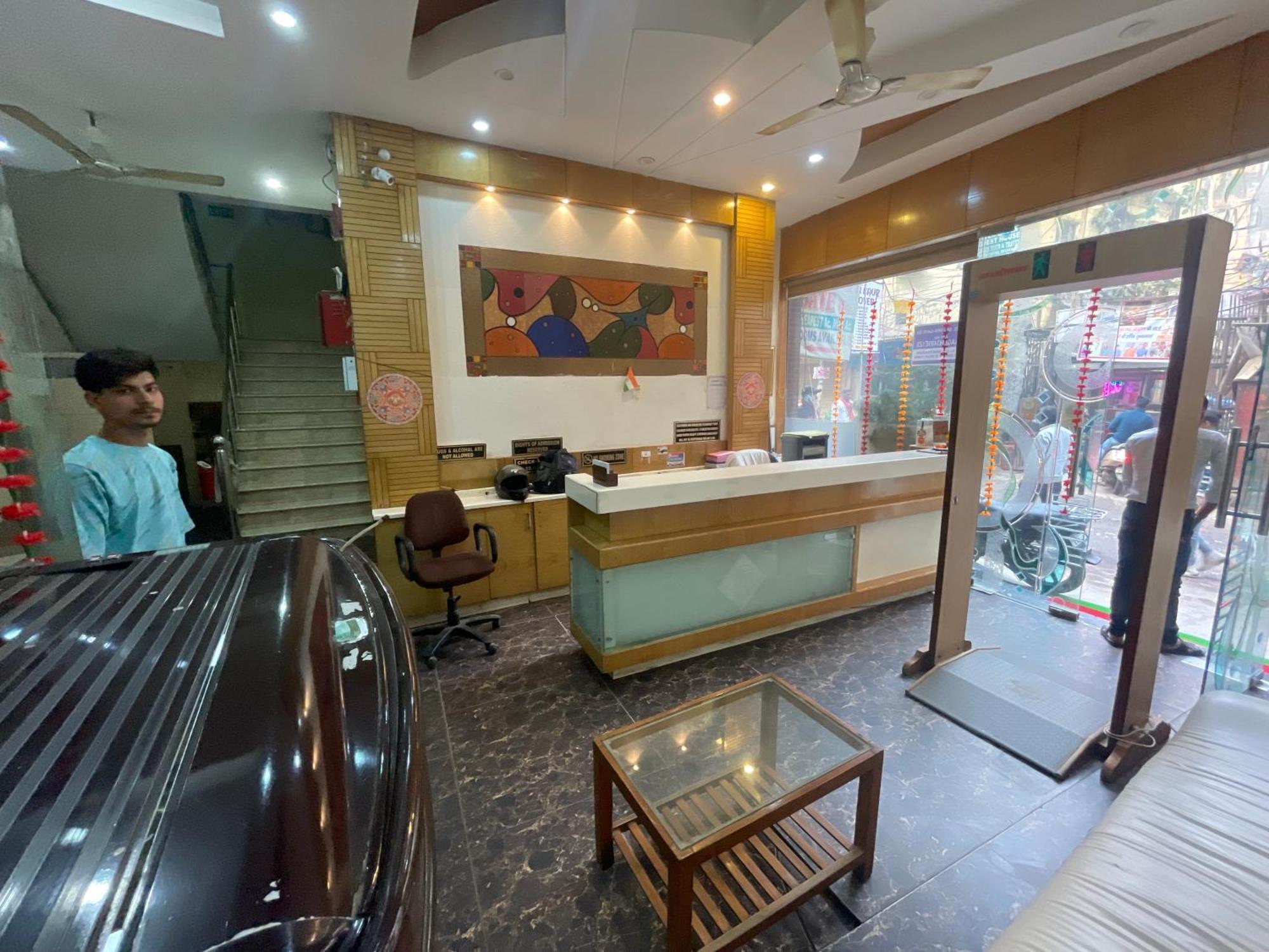 Hotel Golden Gate New Delhi Bagian luar foto