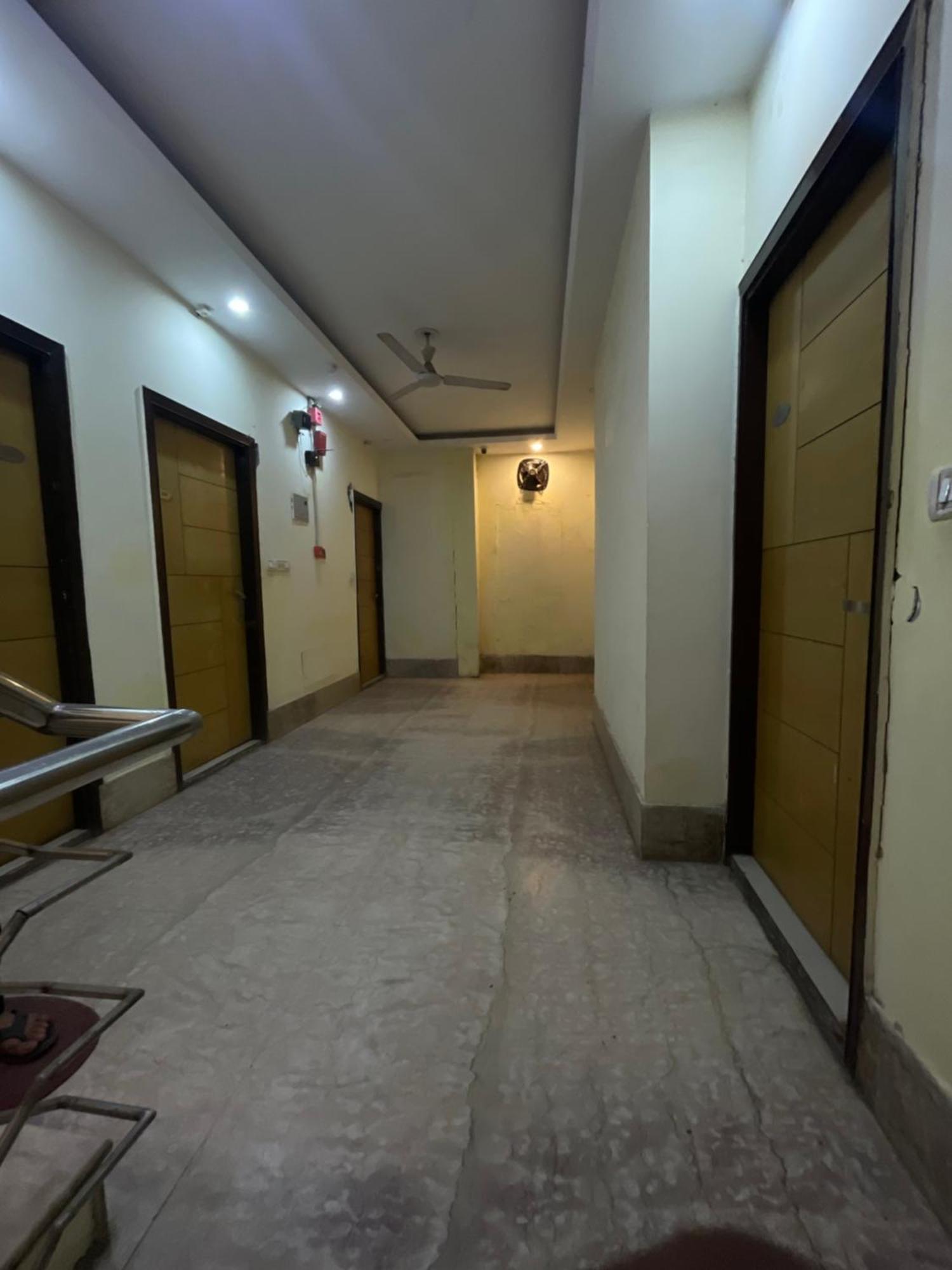 Hotel Golden Gate New Delhi Bagian luar foto