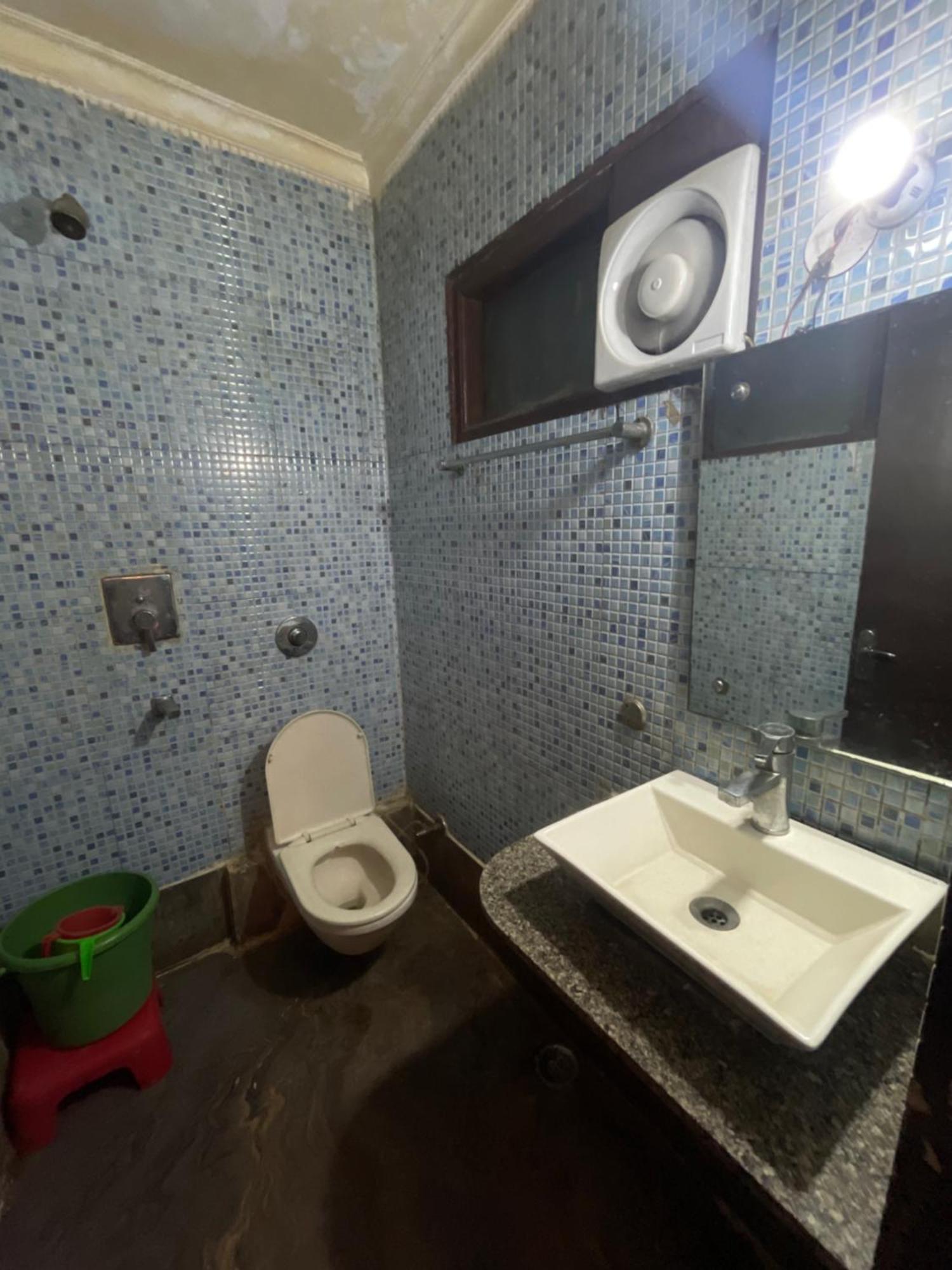 Hotel Golden Gate New Delhi Bagian luar foto