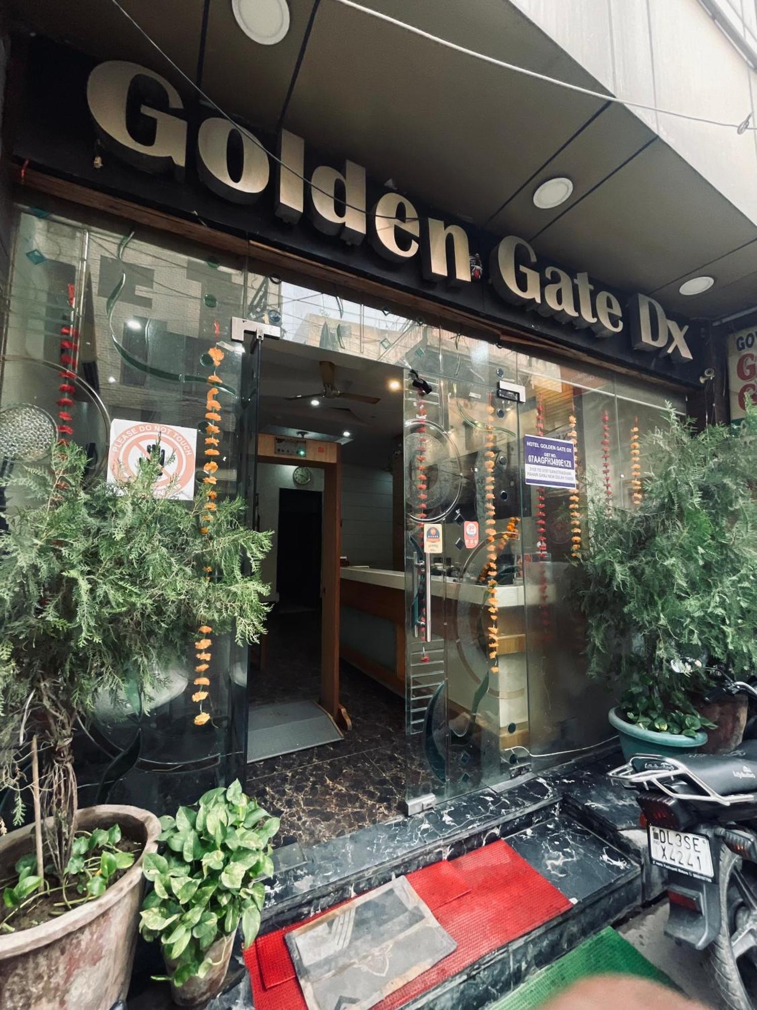 Hotel Golden Gate New Delhi Bagian luar foto